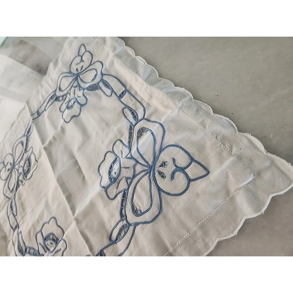18-in White Cotton Pillow Square Scalloped Edge Blue Cutwork Embroidery Zipper